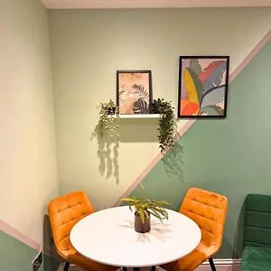 Beautiful Apartment, 5min Walk To Apartment